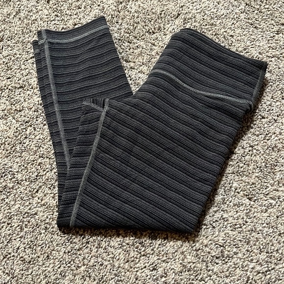 lululemon athletica Pants - Lululemon cropped leggings size 4